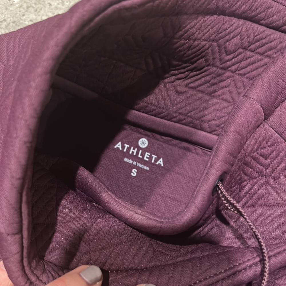 Like new Athleta pullover - Picture 3 of 3